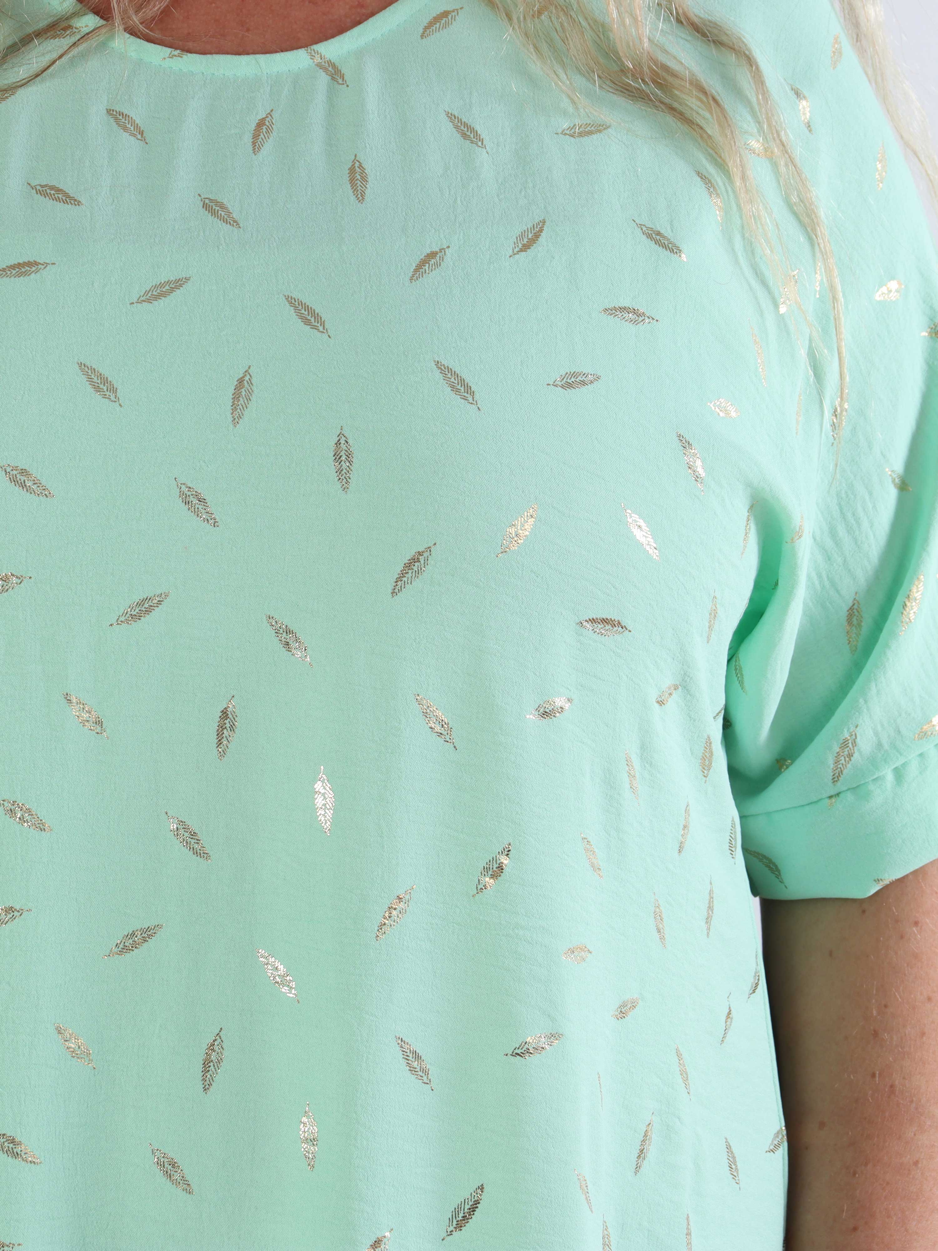 Valentina - Sød plus size kjole detaljeret med fine guld blade